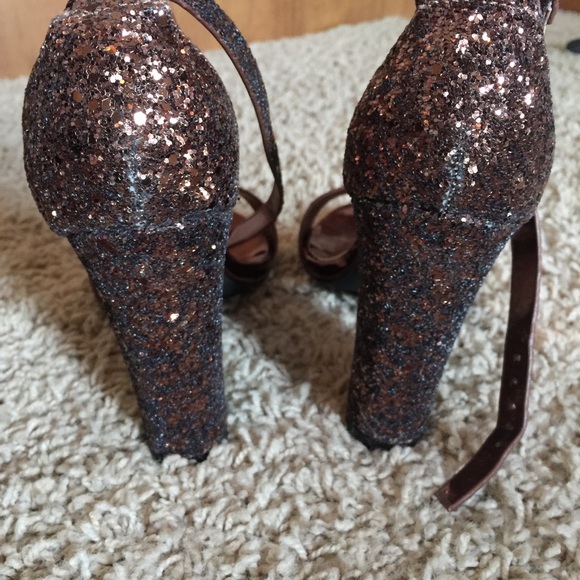 Bronze Chunky Heels 🍂 - Picture 3 of 3